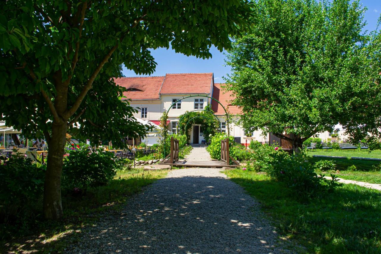 Rozalia Garden Gate Avrig